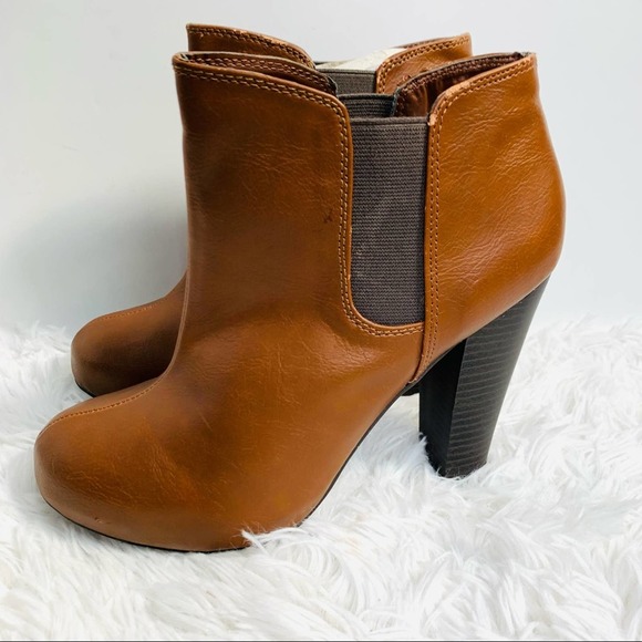 Steve Madden Zelouss Brown Faux Leather Ankle Boot - Picture 2 of 12